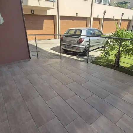 Scape Apartment